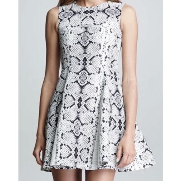 Nanette Lepore Snakeskin Print Trapeze Dress White & Black Sleeveless Size 4 - Picture 1 of 10